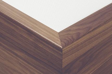 Bellerive Boxspring Craftsmanship: raised edge