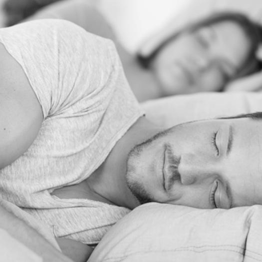 Les mouvements de votre partenaire vous réveillent-ils?